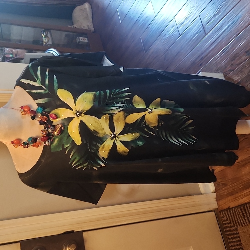 Ladies vibrant 2X top
